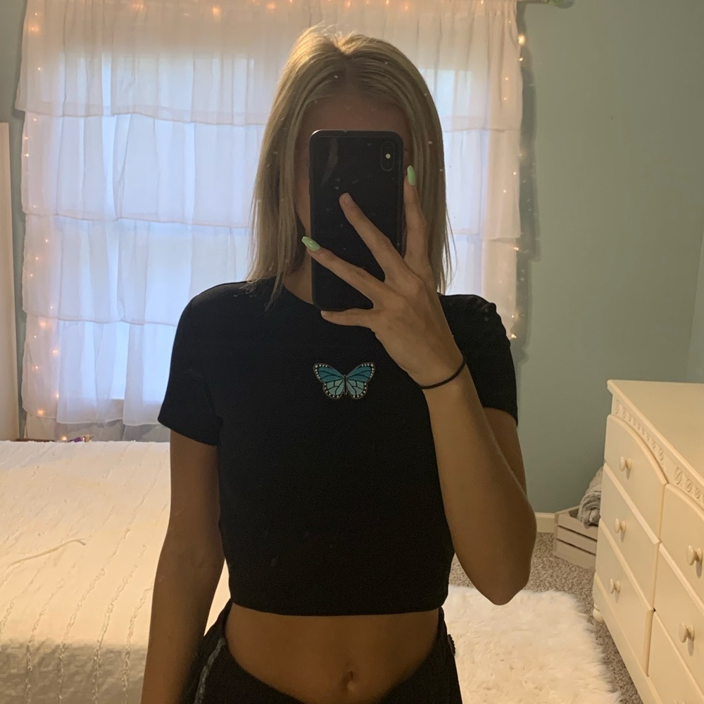 Custom cropped butterfly T🦋